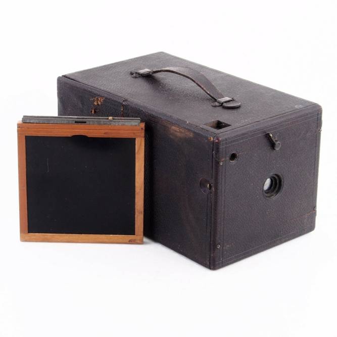 Image 1 - :Antique Sunart Junior Jr. 3� x 3�" c.1897 Box Camera