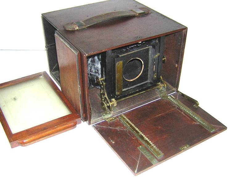 Image 2 - Vintage/Early Mahogany 5x7 Format Folding Plate Camera w/Groundglass Insert